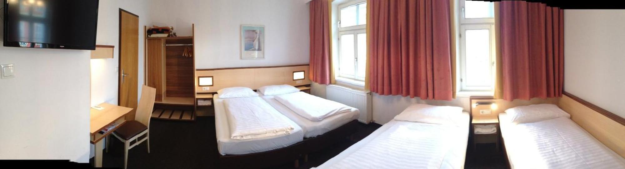 Hotel Goldene Krone Innsbruck Room photo