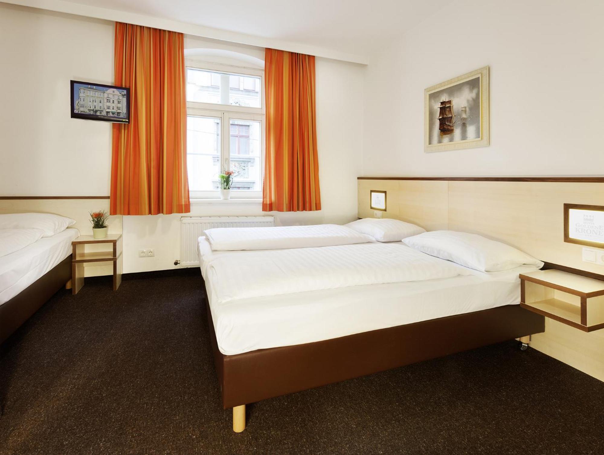 Hotel Goldene Krone Innsbruck Room photo